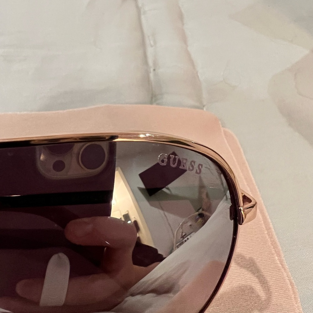 GUESS sunglasses - Picture 2 of 3